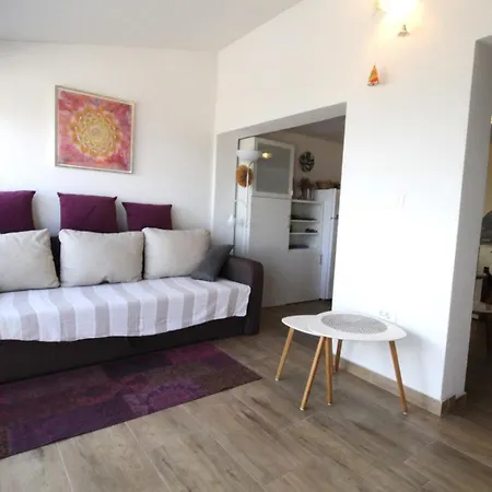 Karmen With Sea View Apartment *